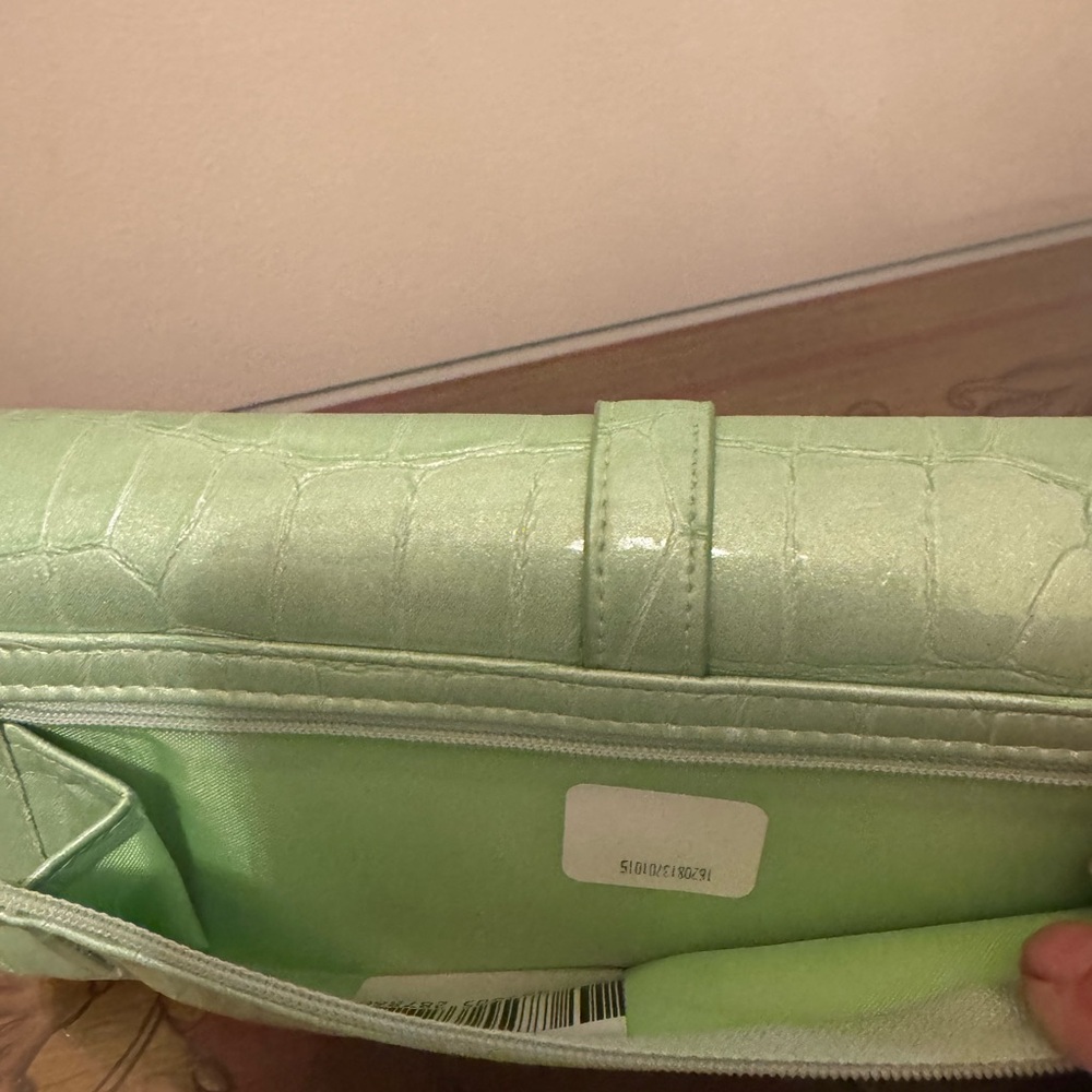 DRAMATIC PRICE DROP: Vintage NEVER USED Crocodile-embossed leather wristlet - Picture 3 of 6